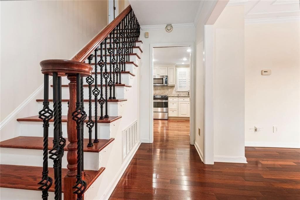 4 bedroom, 3 bathroom, 2,447 sq ft single family residence for sale at 647 Shannon Green Circle, Mableton, GA 30126 — photo 4