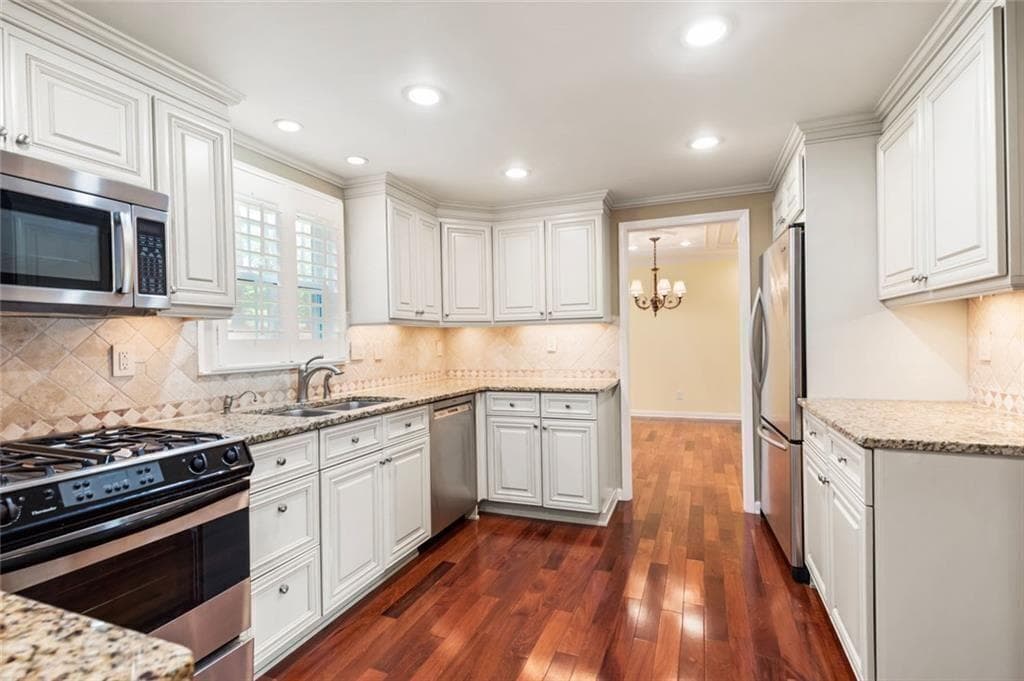 4 bedroom, 3 bathroom, 2,447 sq ft single family residence for sale at 647 Shannon Green Circle, Mableton, GA 30126 — photo 5