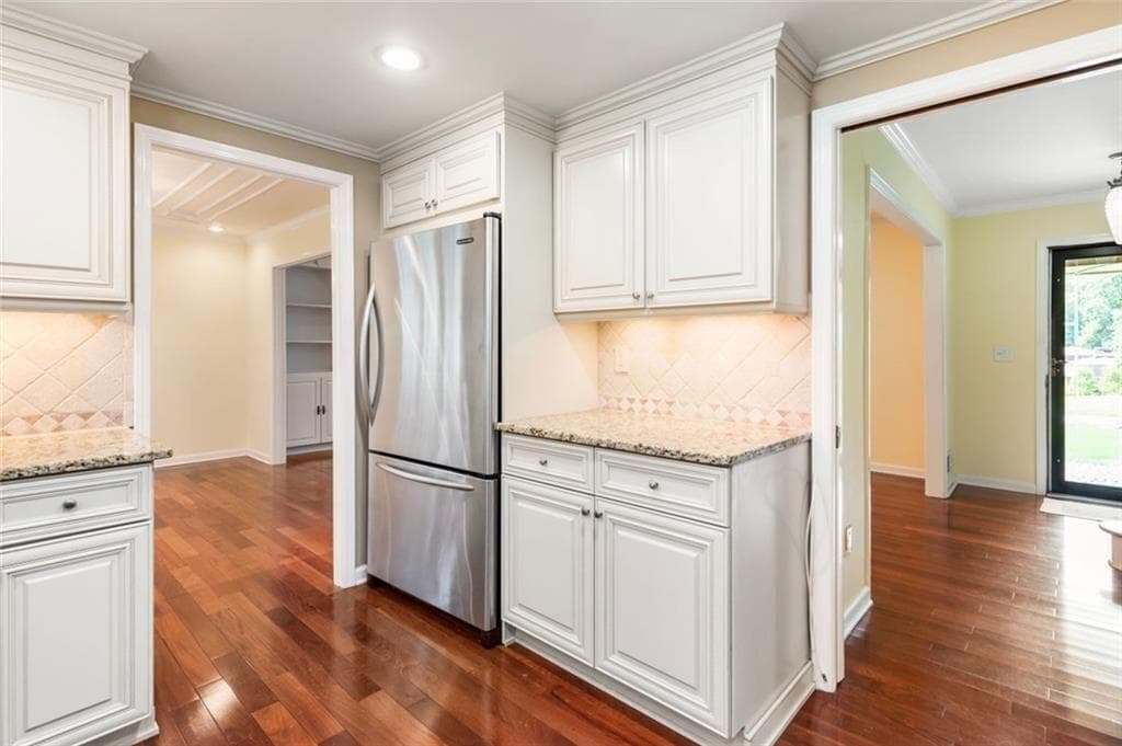 4 bedroom, 3 bathroom, 2,447 sq ft single family residence for sale at 647 Shannon Green Circle, Mableton, GA 30126 — photo 6
