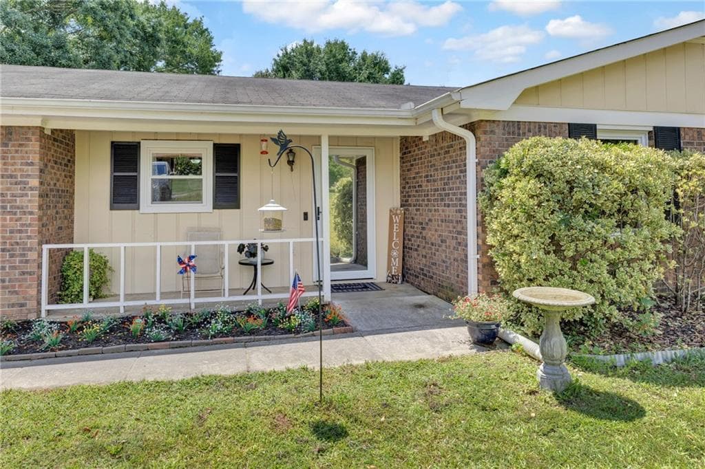 3 bedroom, 2 bathroom, 1,284 sq ft single family residence for sale at 752 Sage Lane, Conyers, GA 30012 — photo 2