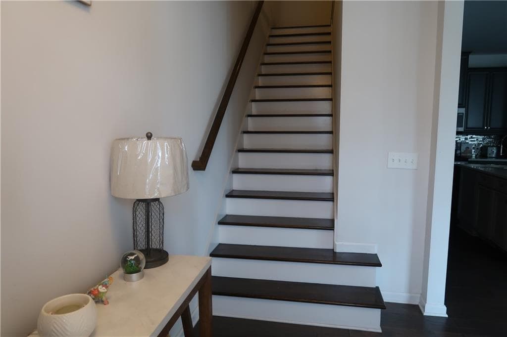 3 bedroom, 3 bathroom, 1,744 sq ft townhouse for sale at 5740 Radford Loop, Fairburn, GA 30213 — photo 6