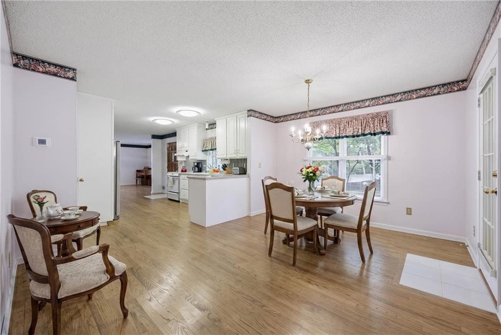 3 bedroom, 3 bathroom, 2,566 sq ft single family residence for sale at 3655 Southlake Circle, Cumming, GA 30041 — photo 9