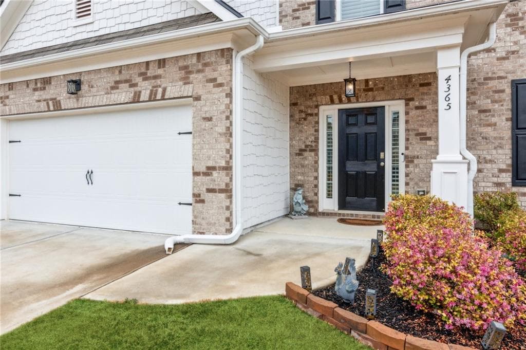 5 bedroom, 3 bathroom, 3,200 sq ft single family residence for sale at 4365 Sunflower Circle, Cumming, GA 30040 — photo 2