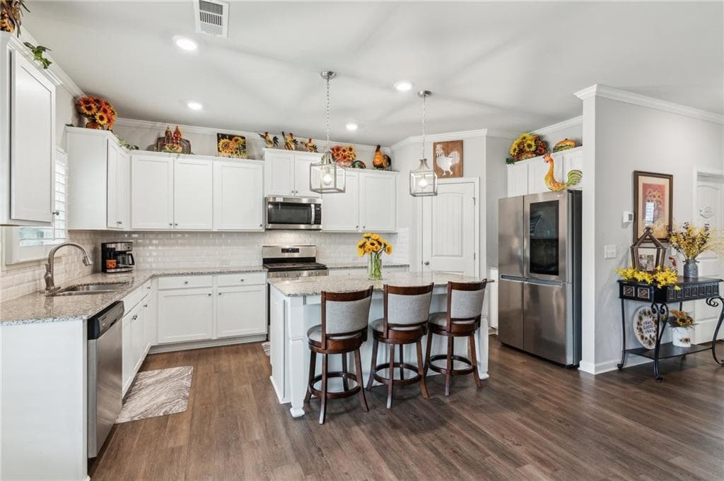 5 bedroom, 3 bathroom, 3,200 sq ft single family residence for sale at 4365 Sunflower Circle, Cumming, GA 30040 — photo 7