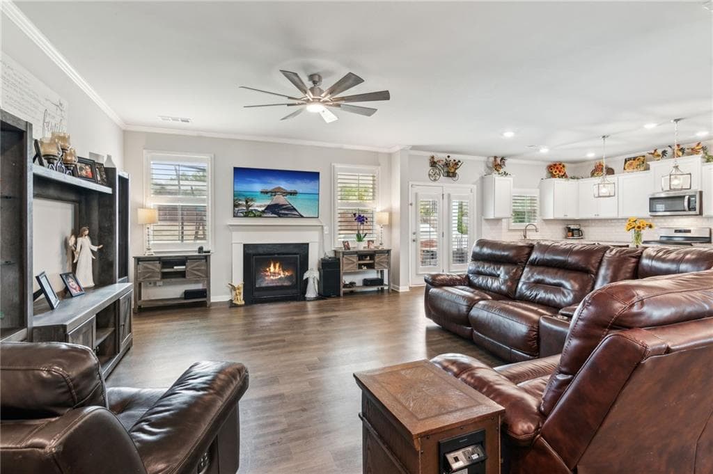 5 bedroom, 3 bathroom, 3,200 sq ft single family residence for sale at 4365 Sunflower Circle, Cumming, GA 30040 — photo 6