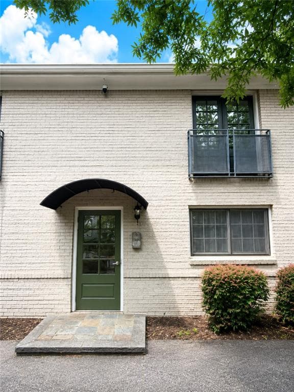 1 bedroom, 1 bathroom, 635 sq ft condominium for rent at 798 Saint Charles Avenue 6, Atlanta, GA 30306 for $1,700 a month — photo 2