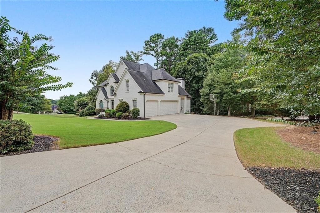 6 bedroom, 6 bathroom, 4,497 sq ft single family residence for sale at 1367 Winborn Circle, Kennesaw, GA 30152 — photo 5