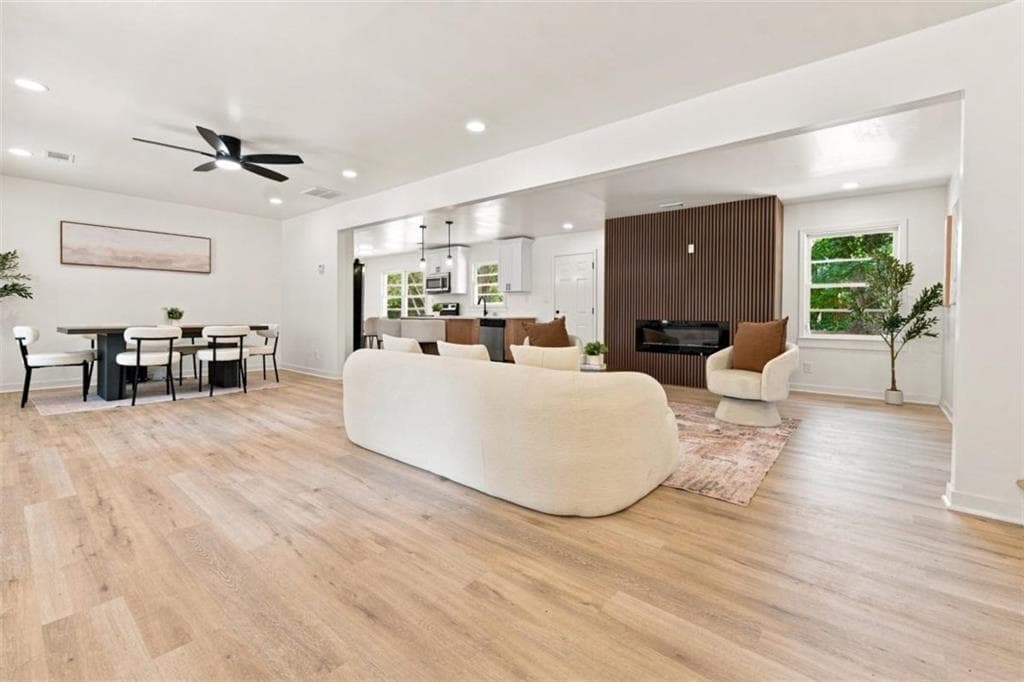5 bedroom, 3 bathroom, 2,331 sq ft single family residence for sale at 4804 Thompson Mill Road, Lithonia, GA 30038 — photo 3