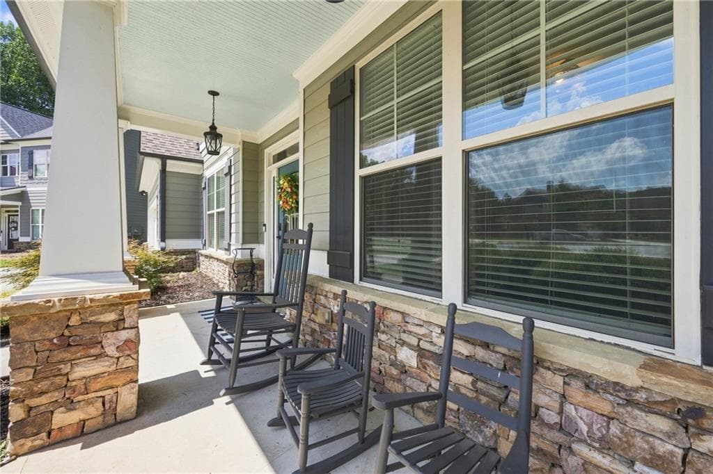 5 bedroom, 3 bathroom, 3,312 sq ft single family residence under contract at 6240 Brookshire Court, Braselton, GA 30517 — photo 4