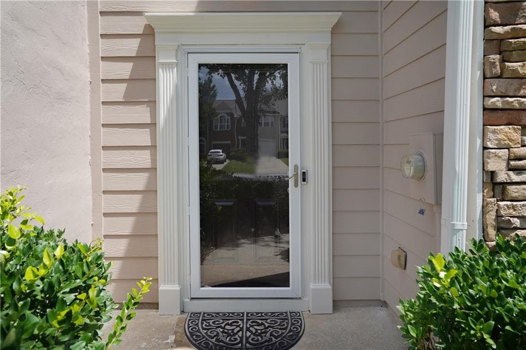 3 bedroom, 3 bathroom, 1,456 sq ft townhouse for sale at 182 Oak Green Drive, Lawrenceville, GA 30044 — photo 2