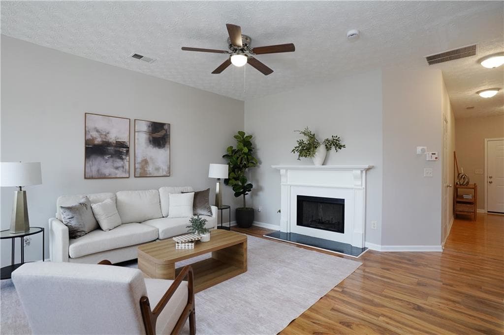 3 bedroom, 3 bathroom, 1,456 sq ft townhouse for sale at 182 Oak Green Drive, Lawrenceville, GA 30044 — photo 3