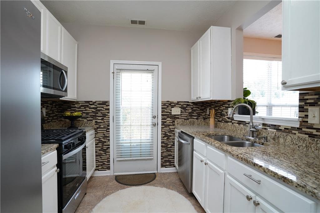 3 bedroom, 3 bathroom, 1,456 sq ft townhouse for sale at 182 Oak Green Drive, Lawrenceville, GA 30044 — photo 8