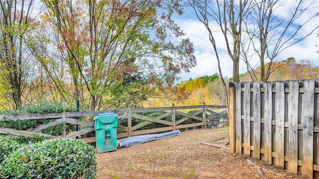2 bedroom, 3 bathroom, 1,296 sq ft townhouse for sale at 398 Pine Hill Place, Norcross, GA 30093 — photo 4