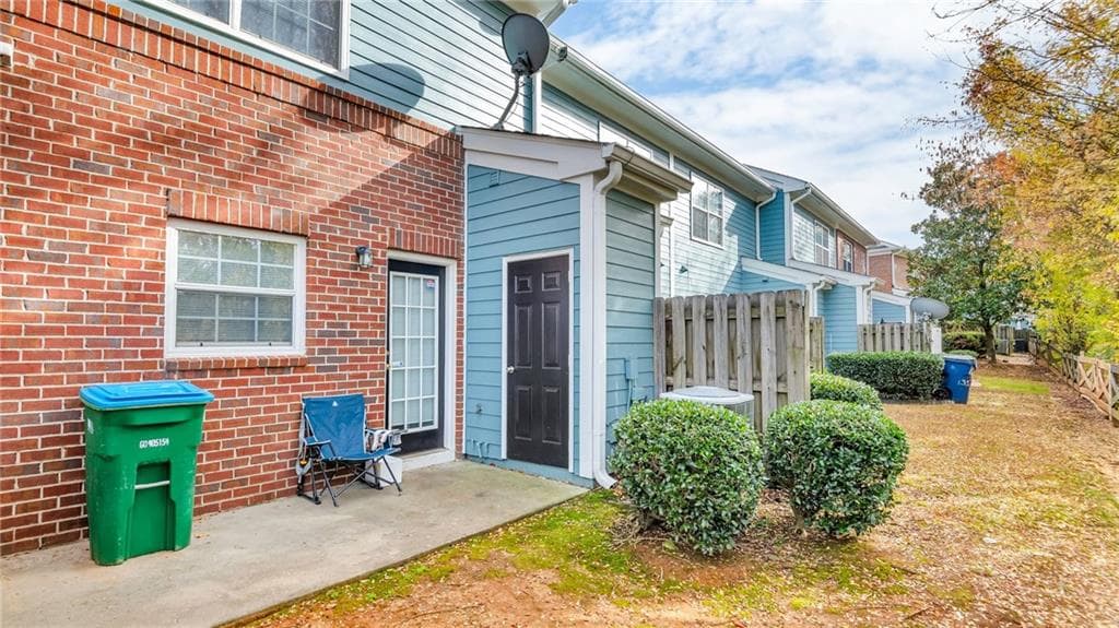 2 bedroom, 3 bathroom, 1,296 sq ft townhouse for sale at 398 Pine Hill Place, Norcross, GA 30093 — photo 5