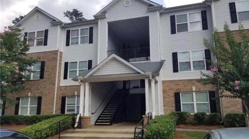 3 bedroom, 2 bathroom, 1,292 sq ft other for rent at 10201 Fairington Ridge Circle, Lithonia, GA 30038 for $1,600 a month — photo 1 of 18
