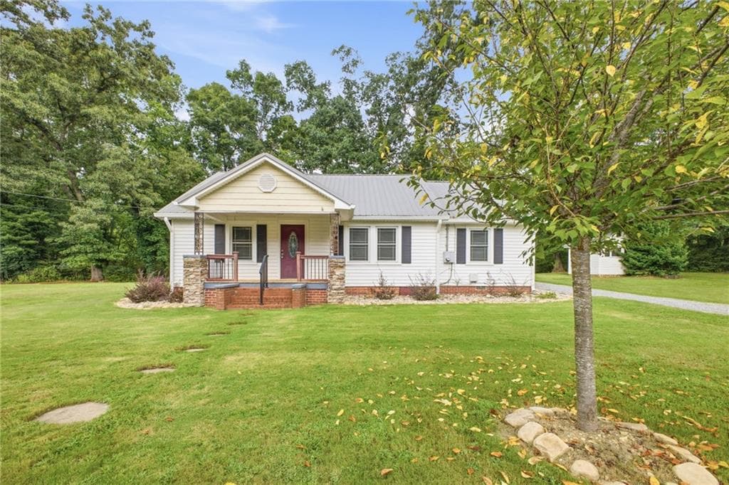 3 bedroom, 2 bathroom, 1,580 sq ft single family residence for sale at 38 Nelson Street, Silver Creek, GA 30173