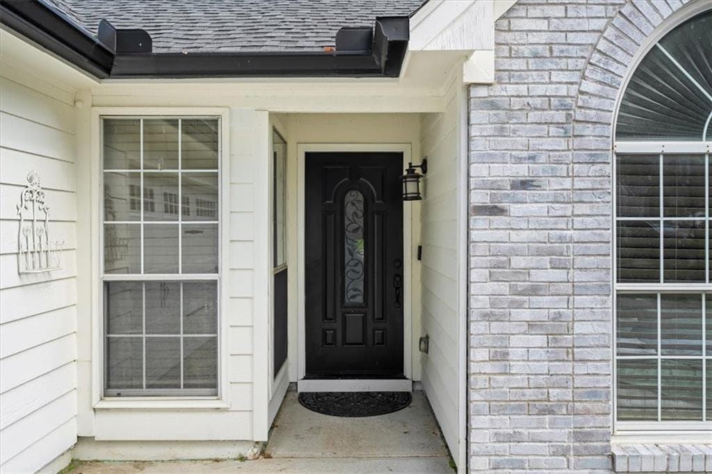 4 bedroom, 2 bathroom, 1,652 sq ft single family residence for sale at 5235 Sterling Trace Court, Lilburn, GA 30047 — photo 3