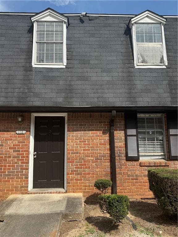 2 bedroom, 2 bathroom, 1,250 sq ft townhouse for sale at 113 Plantation Circle, Clarkston, GA 30021