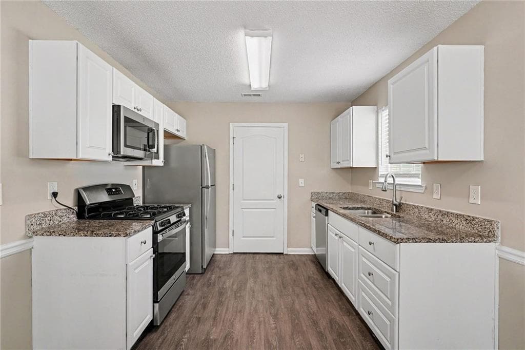 3 bedroom, 2 bathroom, 1,578 sq ft single family residence for sale at 722 Rosewood Circle, Jonesboro, GA 30238 — photo 8