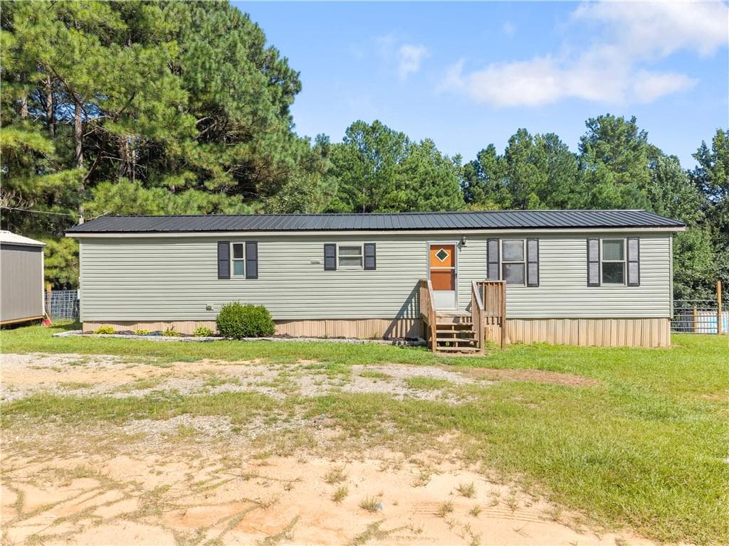 2 bedroom, 1 bathroom, 784 sq ft single family residence under contract at 247 Highway 323, Maysville, GA 30558