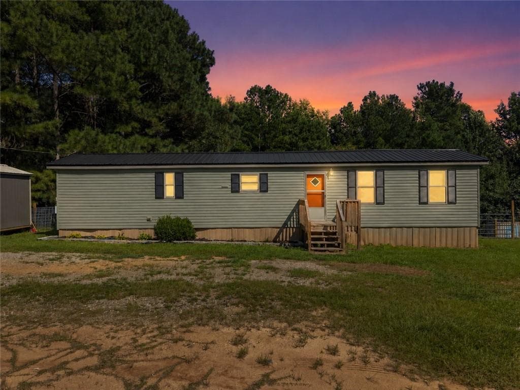 2 bedroom, 1 bathroom, 784 sq ft single family residence under contract at 247 Highway 323, Maysville, GA 30558 — photo 2
