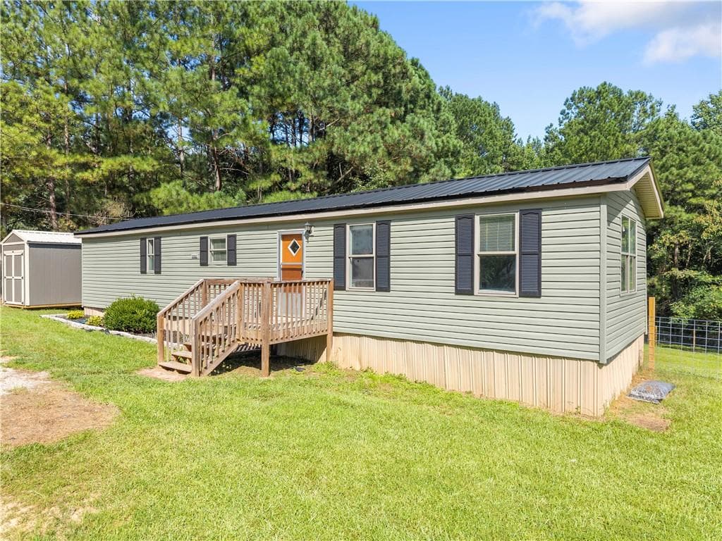 2 bedroom, 1 bathroom, 784 sq ft single family residence under contract at 247 Highway 323, Maysville, GA 30558 — photo 3