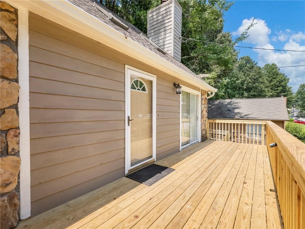 3 bedroom, 3 bathroom, 1,552 sq ft townhouse for sale at 2136 Valley Oaks Drive, Smyrna, GA 30080 — photo 3