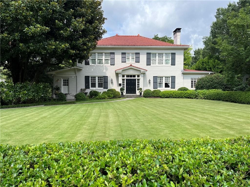 1 bedroom, 1 bathroom, 600 sq ft apartment for rent at 2544 Peachtree Road 8, Atlanta, GA 30305 for $1,375 a month — photo 1 of 10