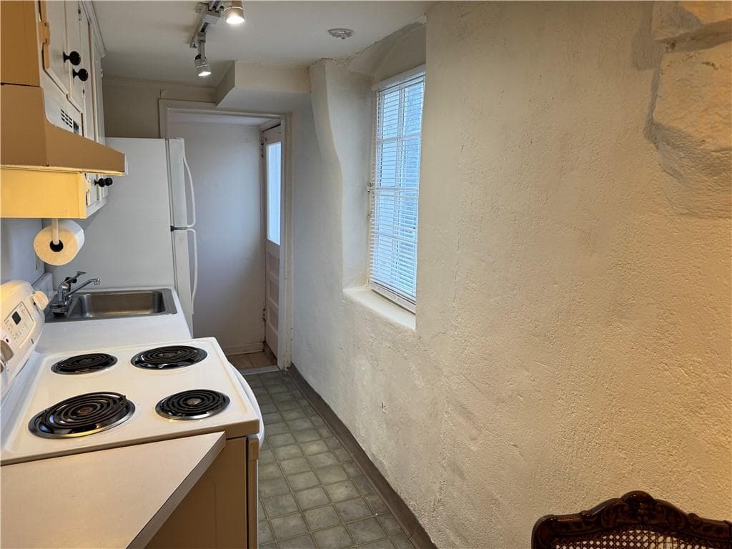 1 bedroom, 1 bathroom, 600 sq ft apartment for rent at 2544 Peachtree Road 8, Atlanta, GA 30305 for $1,375 a month — photo 5