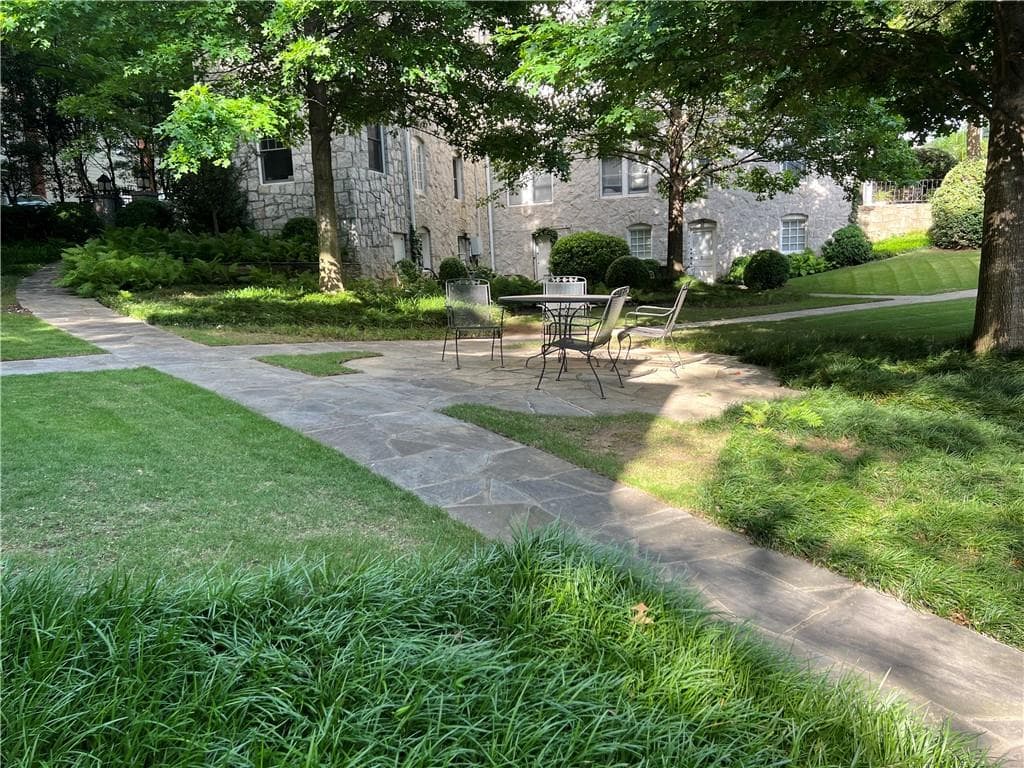 1 bedroom, 1 bathroom, 600 sq ft apartment for rent at 2544 Peachtree Road 8, Atlanta, GA 30305 for $1,375 a month — photo 10
