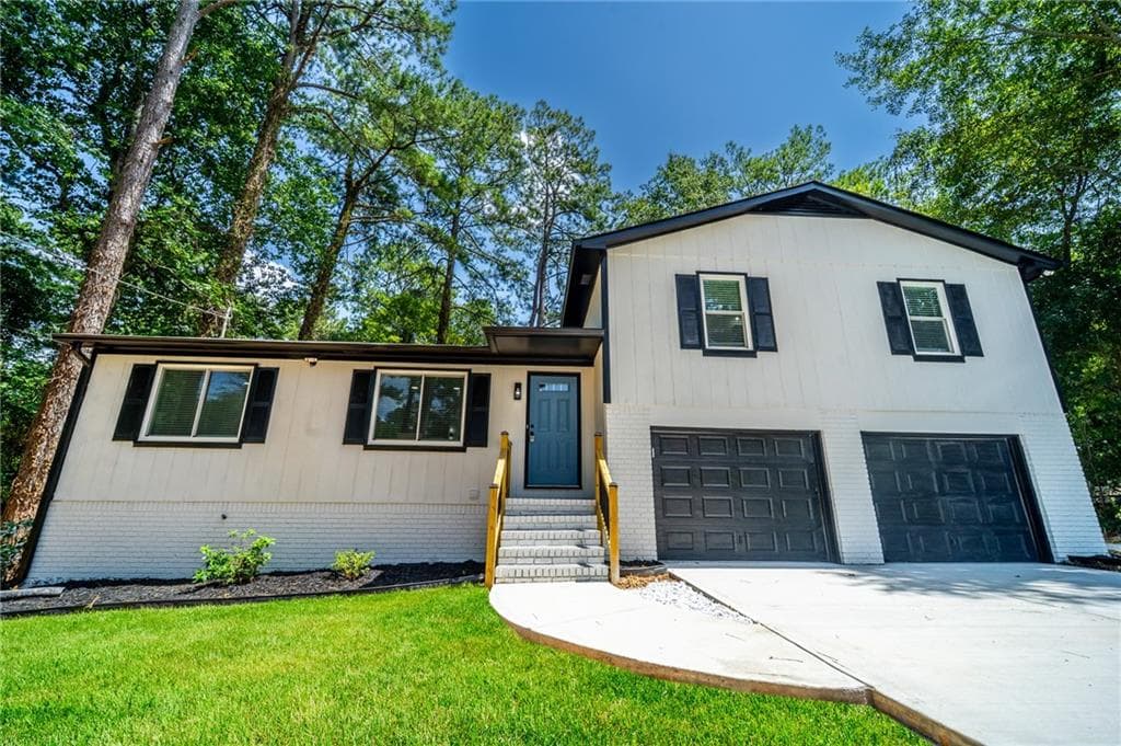 4 bedroom, 3 bathroom, 2,056 sq ft single family residence for sale at 1158 Research Drive, Marietta, GA 30066 — photo 2