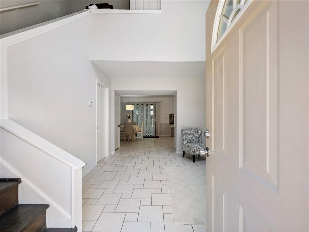 3 bedroom, 3 bathroom, 1,552 sq ft townhouse for sale at 2136 Valley Oaks Drive, Smyrna, GA 30080 — photo 5