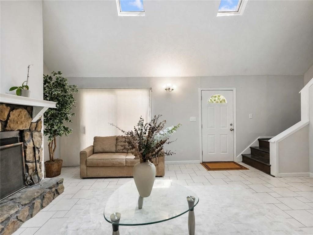 3 bedroom, 3 bathroom, 1,552 sq ft townhouse for sale at 2136 Valley Oaks Drive, Smyrna, GA 30080 — photo 6