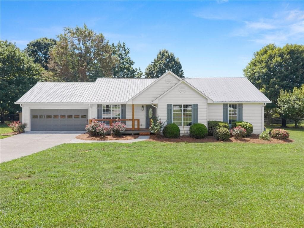 3 bedroom, 2 bathroom, 1,390 sq ft single family residence for sale at 5820 Steve Black Road, Clermont, GA 30527
