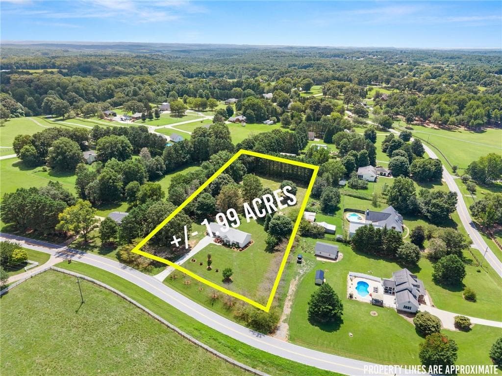 3 bedroom, 2 bathroom, 1,390 sq ft single family residence for sale at 5820 Steve Black Road, Clermont, GA 30527 — photo 4