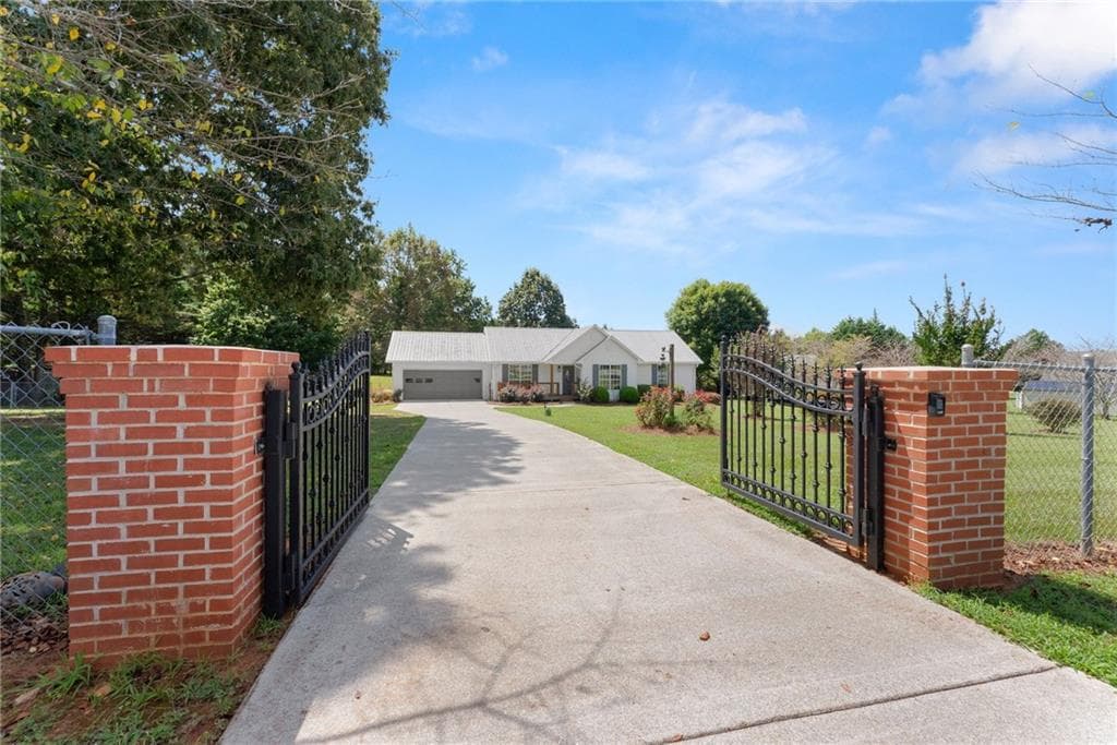 3 bedroom, 2 bathroom, 1,390 sq ft single family residence for sale at 5820 Steve Black Road, Clermont, GA 30527 — photo 5