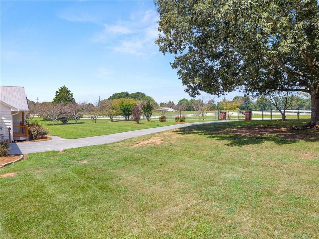 3 bedroom, 2 bathroom, 1,390 sq ft single family residence for sale at 5820 Steve Black Road, Clermont, GA 30527 — photo 6