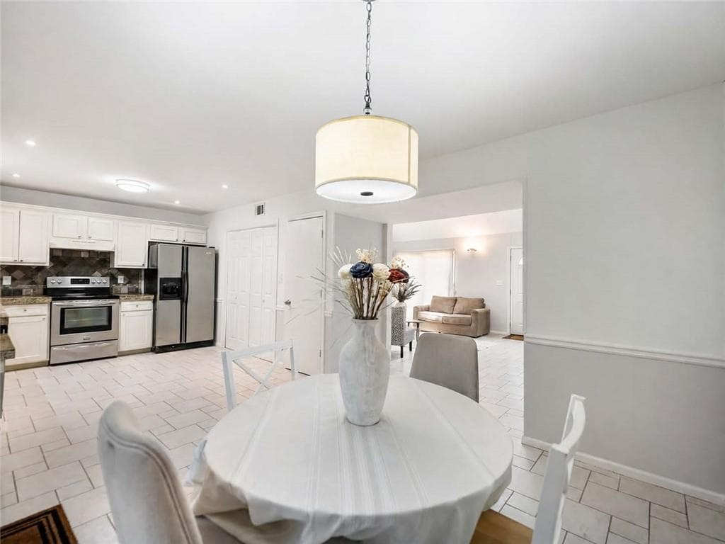 3 bedroom, 3 bathroom, 1,552 sq ft townhouse for sale at 2136 Valley Oaks Drive, Smyrna, GA 30080 — photo 10