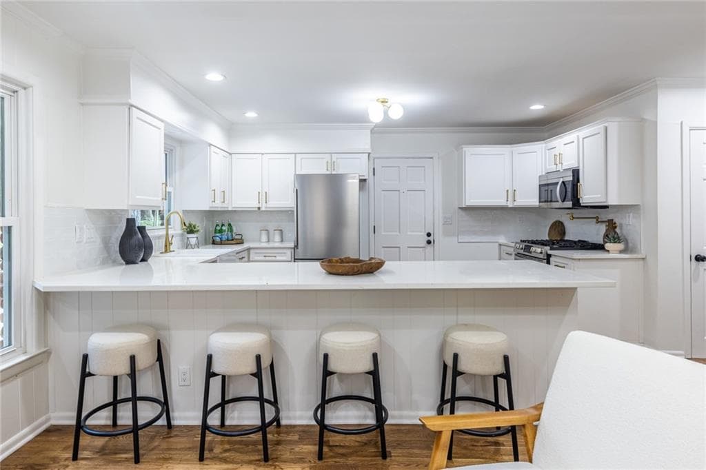 3 bedroom, 2 bathroom, 2,254 sq ft single family residence for sale at 693 N Superior Avenue, Decatur, GA 30033 — photo 2