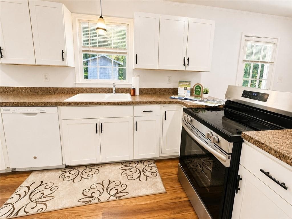 3 bedroom, 2 bathroom, 1,512 sq ft single family residence for sale at 886 Oakhill Court, Stone Mountain, GA 30087 — photo 7