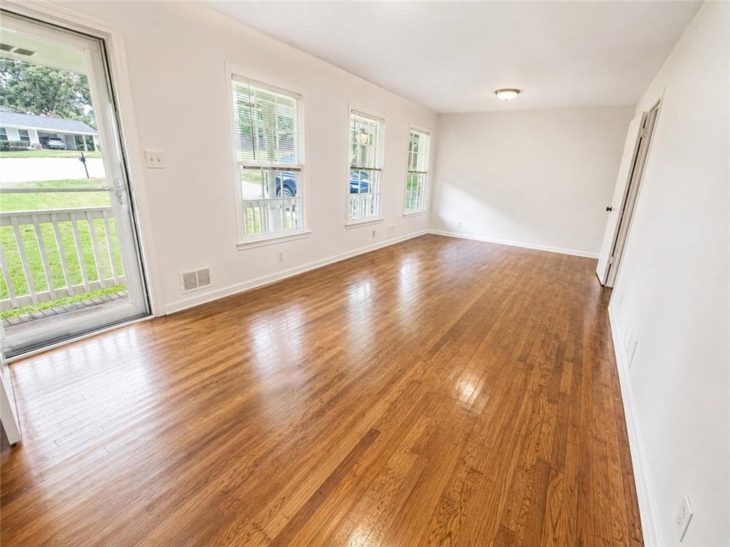 3 bedroom, 2 bathroom, 1,512 sq ft single family residence for sale at 886 Oakhill Court, Stone Mountain, GA 30087 — photo 5