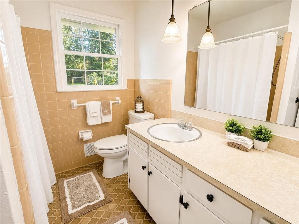 3 bedroom, 2 bathroom, 1,512 sq ft single family residence for sale at 886 Oakhill Court, Stone Mountain, GA 30087 — photo 8