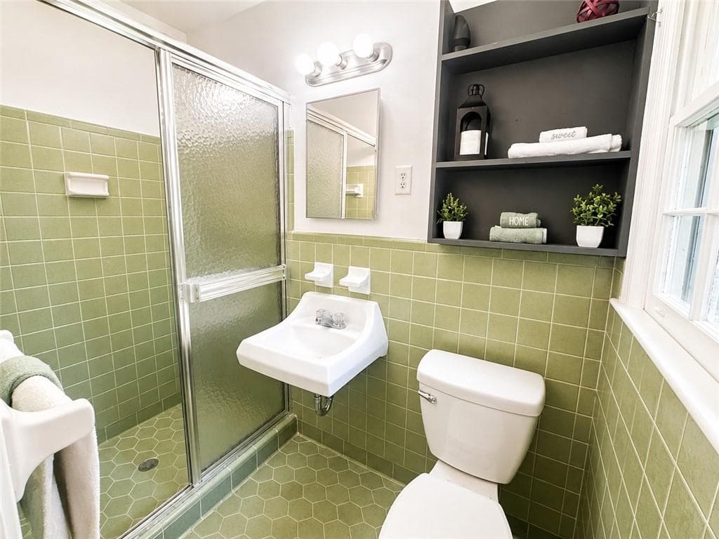 3 bedroom, 2 bathroom, 1,512 sq ft single family residence for sale at 886 Oakhill Court, Stone Mountain, GA 30087 — photo 3
