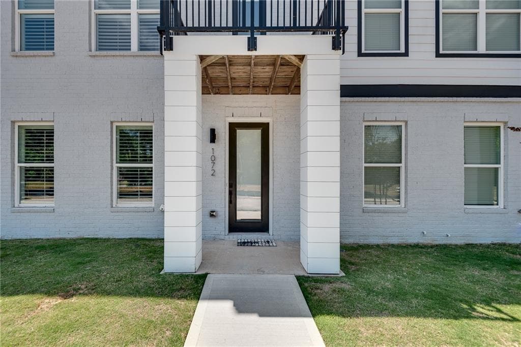 3 bedroom, 4 bathroom, 2,595 sq ft townhouse for sale at 1072 Brookglynn Trace, Decatur, GA 30032 — photo 2