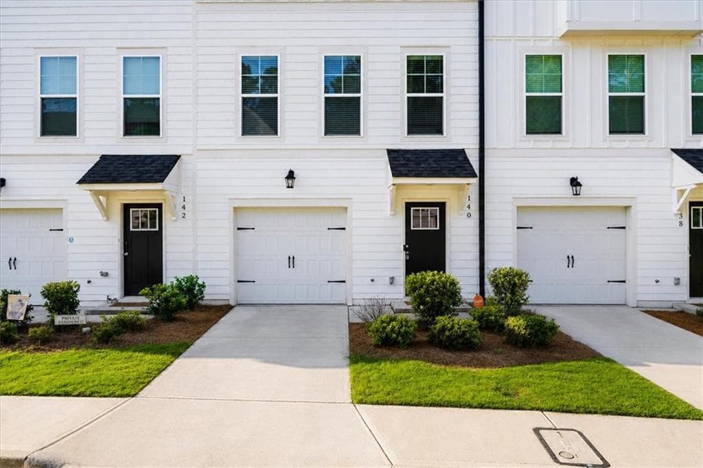 3 bedroom, 4 bathroom, 1,941 sq ft townhouse for sale at 140 Werner Brook Way, Atlanta, GA 30354 — photo 3