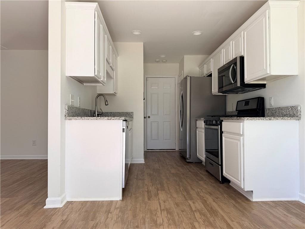 3 bedroom, 3 bathroom, 1,360 sq ft single family residence for rent at 6245 Smoke Ridge Lane, Cumming, GA 30041 for $2,100 a month — photo 3