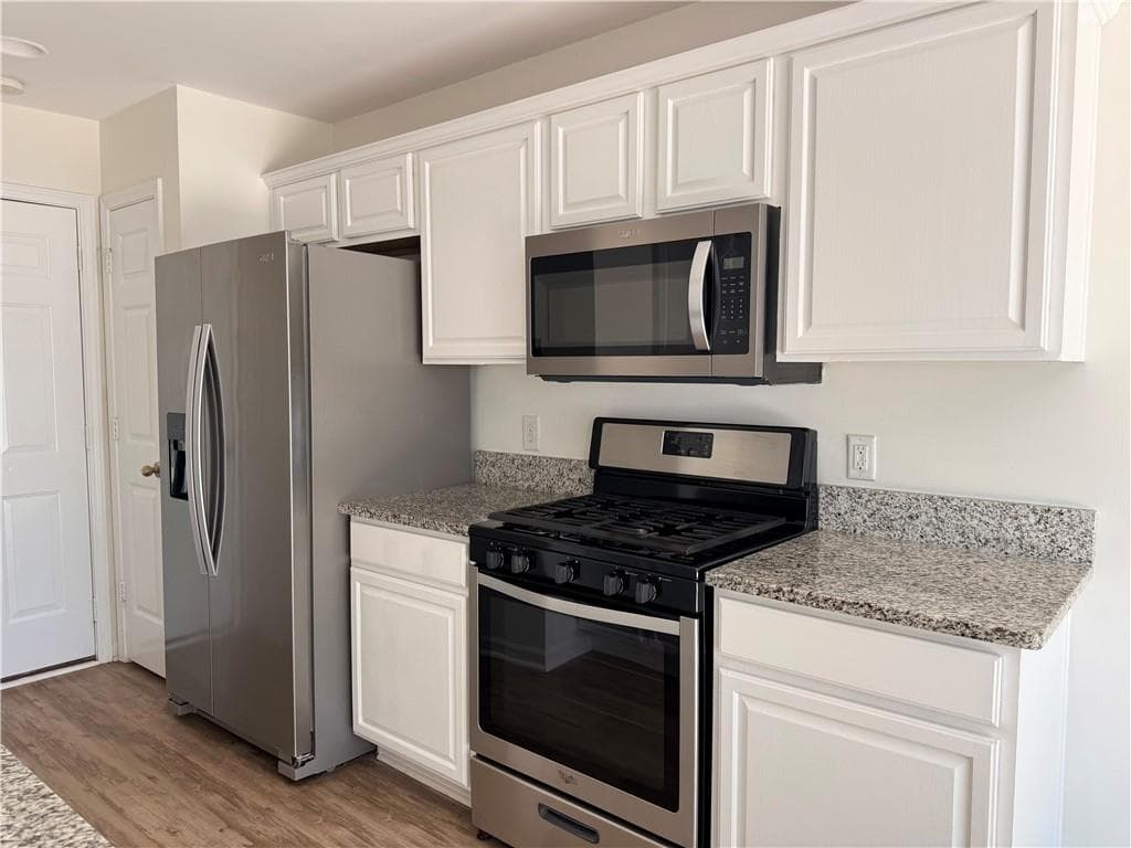 3 bedroom, 3 bathroom, 1,360 sq ft single family residence for rent at 6245 Smoke Ridge Lane, Cumming, GA 30041 for $2,100 a month — photo 5