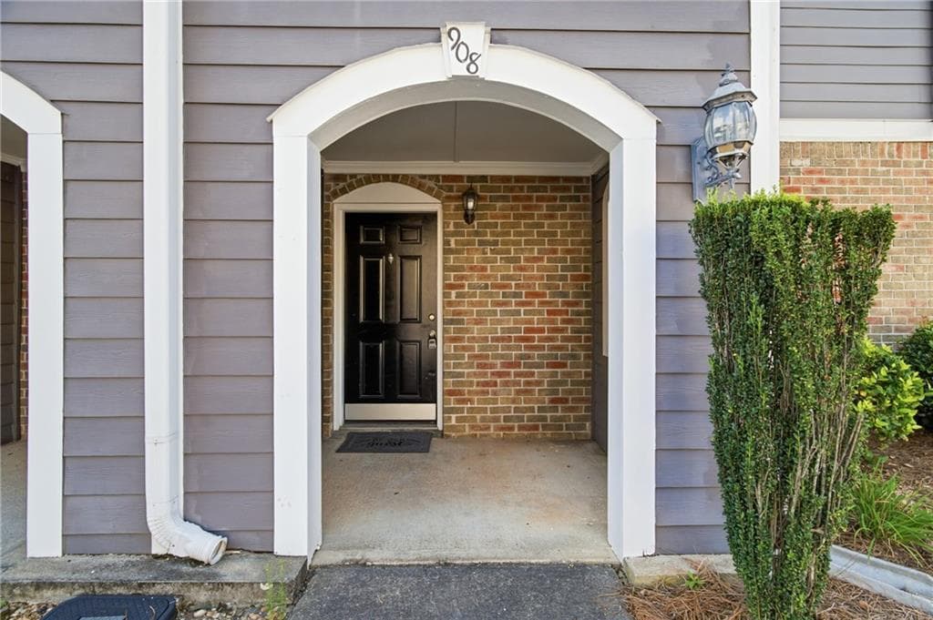 2 bedroom, 3 bathroom, 1,214 sq ft condominium under contract at 908 Summer Place, Norcross, GA 30071 — photo 2