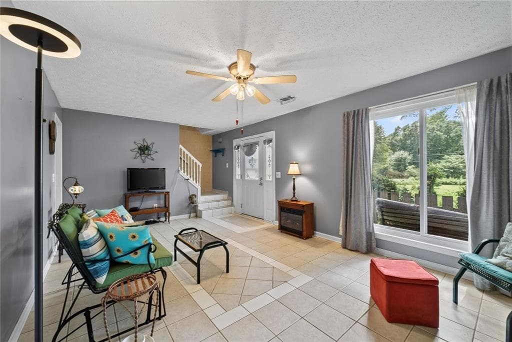 3 bedroom, 3 bathroom, 1,368 sq ft single family residence under contract at 3679 Pointer Road, Loganville, GA 30052 — photo 4