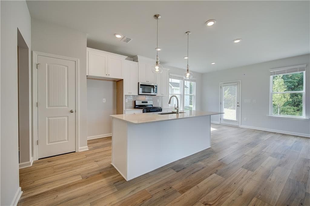 3 bedroom, 3 bathroom, 1,885 sq ft single family residence under contract at 326 Bedford Trace, Conyers, GA 30094 — photo 5